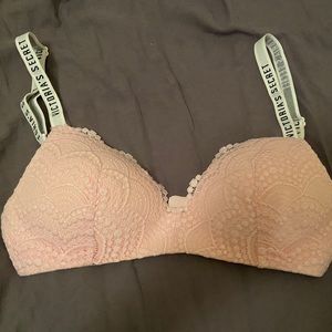 Victoria’s Secret Wireless T Shirt Bra